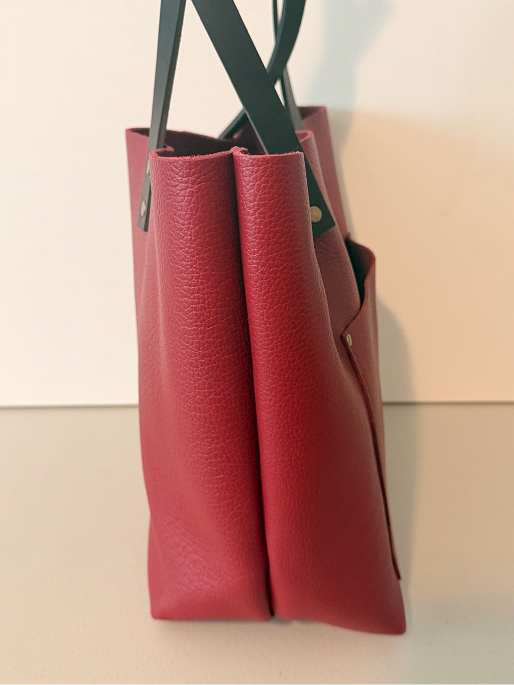 Portland leather Medium Classic tote UNICORN ๐ฆ color RHUBARB - Picture 2 of 6